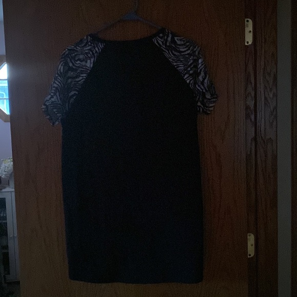 Chico’s Print Lace Sleeve Tunic Zenergy - Picture 5 of 5